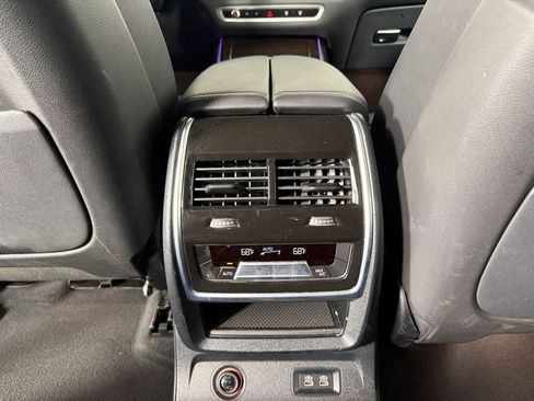 Used 2024 BMW X7 xDrive40i w/ Premium Package image 29