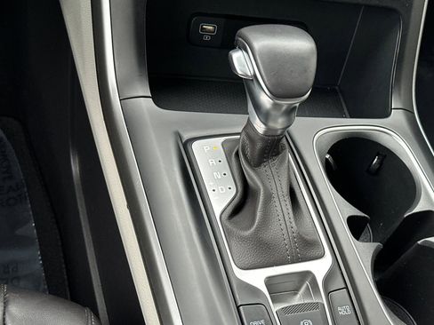 Certified 2024 Kia Carnival LX image 24