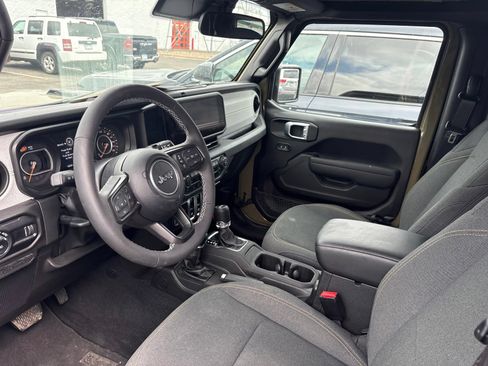 Used 2025 Jeep Wrangler Sport AWD/4WD image 6