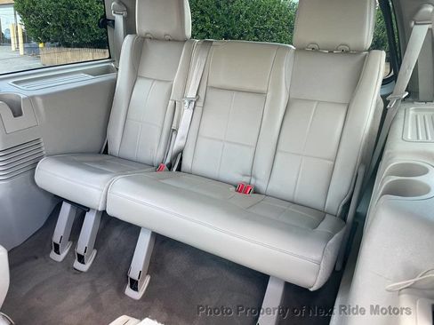 Used 2011 Lincoln Navigator 2WD image 16
