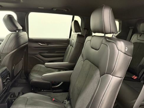 New 2025 Jeep Grand Cherokee L Altitude image 19