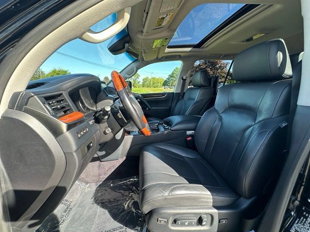 Used 2017 Lexus LX 570 4WD w/ Luxury Package image 17