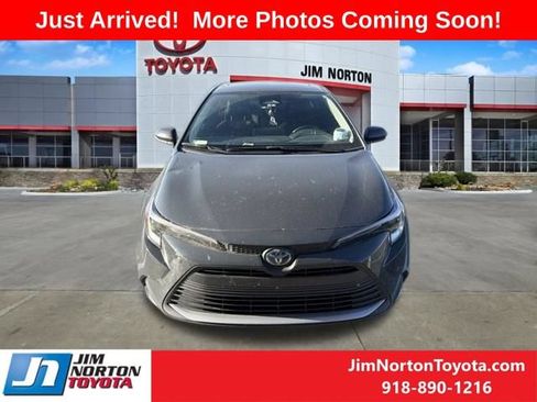 Used 2024 Toyota Corolla XLE FWD image 2