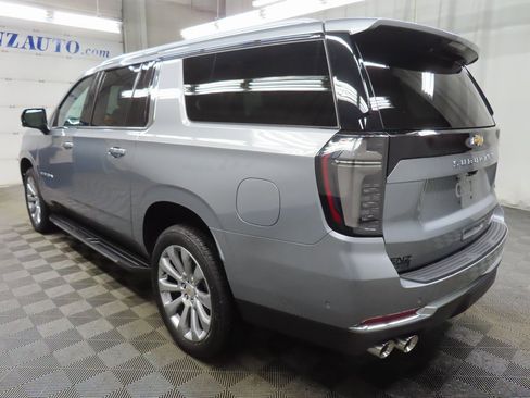 Used 2025 Chevrolet Suburban Premier image 5