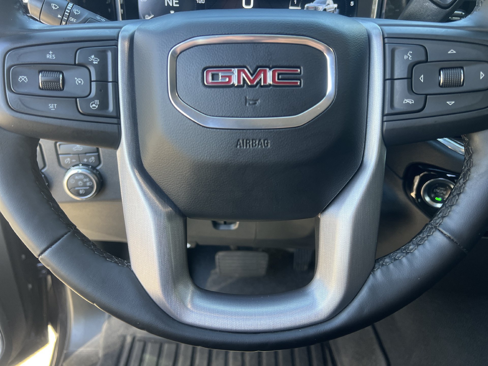 Used 2025 GMC Sierra 1500 Elevation RWD image 9