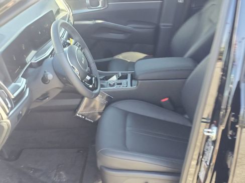 Certified 2025 Kia Sorento S w/ Panoramic Sunroof Package image 13