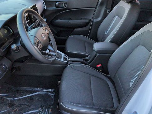 New 2025 Hyundai Venue Limited image 17