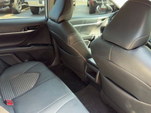 Used 2019 Toyota Camry SE FWD image 12