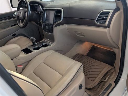 Used 2015 Jeep Grand Cherokee Overland image 14