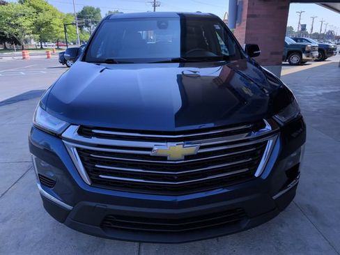 Used 2023 Chevrolet Traverse LT w/ LT Premium Package FWD image 11