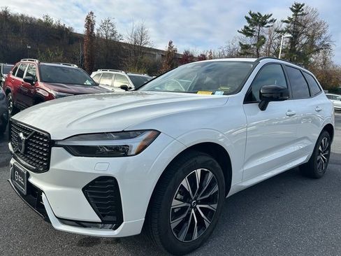 Certified 2025 Volvo XC60 B5 Core image 1