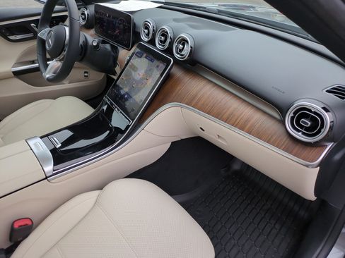 Used 2025 Mercedes-Benz C 300 Sedan image 37