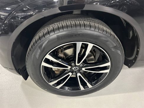 Certified 2021 Volvo XC60 T5 Momentum w/ Premium Package image 8
