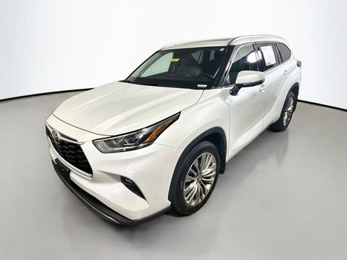 Used 2022 Toyota Highlander Platinum AWD/4WD image 3