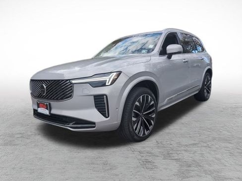 Used 2025 Volvo XC90 B6 Plus image 36