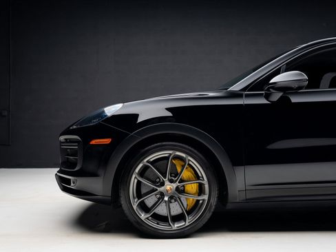 Used 2023 Porsche Cayenne Turbo GT image 17
