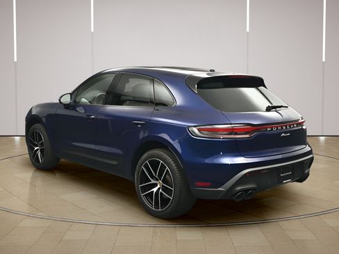 Certified 2023 Porsche Macan AWD/4WD image 3