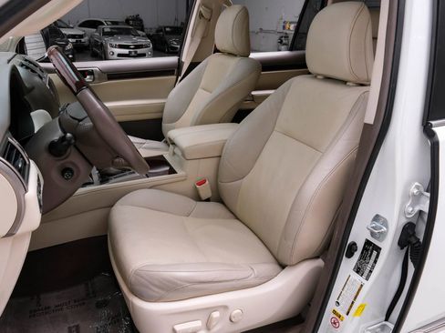 Used 2014 Lexus GX 460 image 32