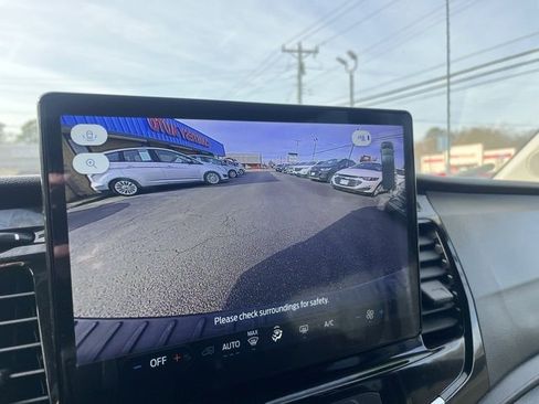 Used 2023 Ford Transit 350 XLT image 3