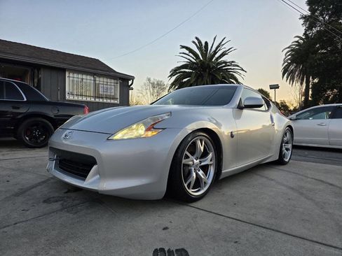 Used 2009 Nissan 370Z Touring w/ Sport Pkg image 1