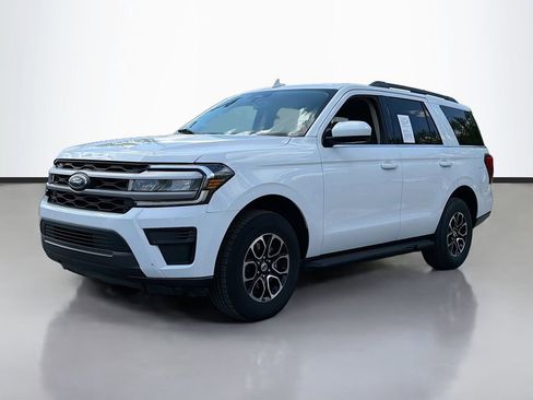 Used 2022 Ford Expedition XLT RWD image 2
