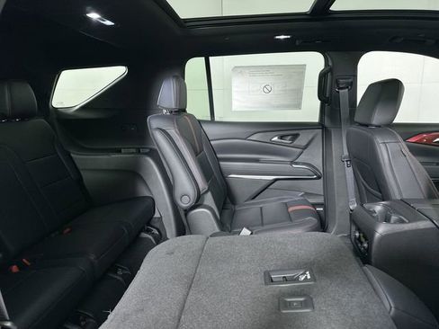 New 2026 Chevrolet Traverse RS w/ LPO, Floor Liner Package AWD/4WD image 28