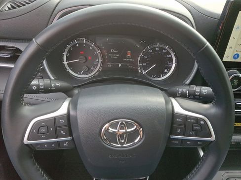 Used 2023 Toyota Highlander XSE image 20
