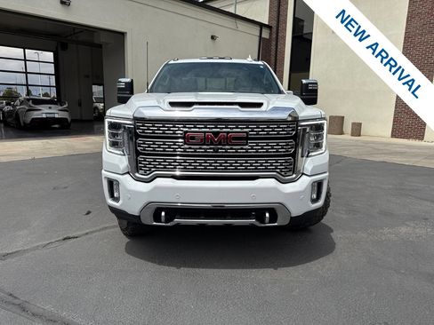 Used 2022 GMC Sierra 3500 Denali w/ Technology Package AWD/4WD image 2
