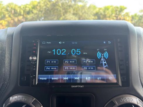 Used 2014 Jeep Wrangler Unlimited Sport w/ Connectivity Group AWD/4WD image 31
