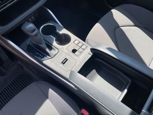 Used 2023 Toyota Highlander L image 9