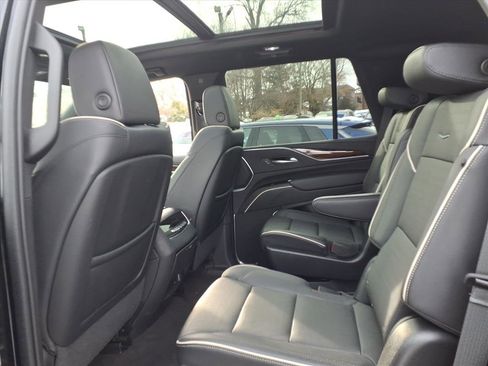 Used 2023 Cadillac Escalade Premium Luxury image 15
