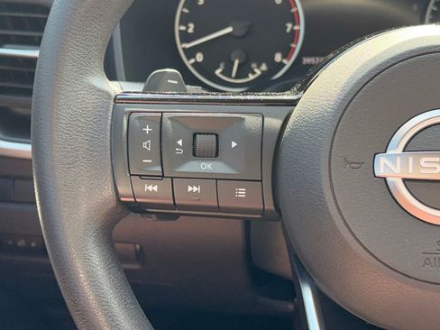 Used 2023 Nissan Rogue SV FWD image 12