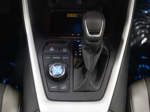 Used 2024 Toyota RAV4 Limited image 17