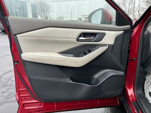 Certified 2022 Nissan Rogue SV w/ SV Premium Package image 9