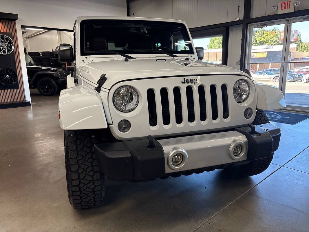 Used 2015 Jeep Wrangler Unlimited Sahara w/ Connectivity Group AWD/4WD image 18