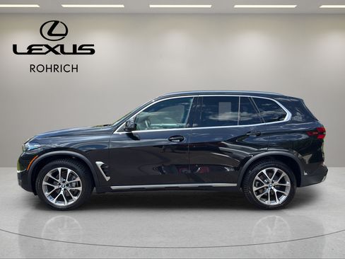 Used 2025 BMW X5 xDrive40i w/ Premium Package AWD/4WD image 9