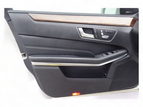 Used 2014 Mercedes-Benz E 350 4MATIC Sedan image 24