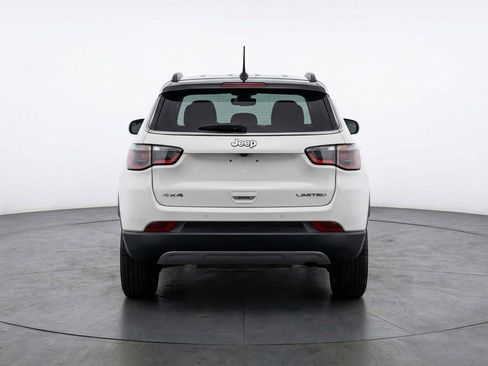 Used 2025 Jeep Compass Trailhawk image 7