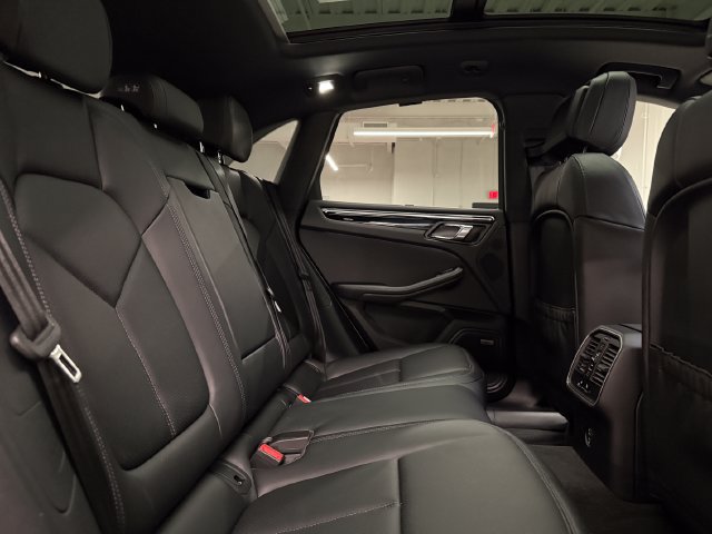 Certified 2026 Porsche Macan AWD/4WD image 31