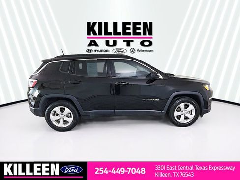 Used 2018 Jeep Compass Latitude FWD image 9
