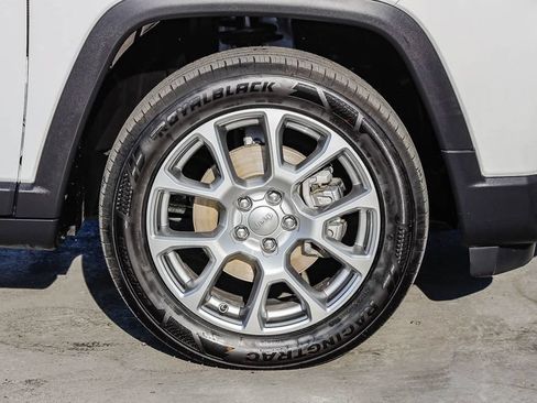 Used 2022 Jeep Compass Latitude AWD/4WD image 11