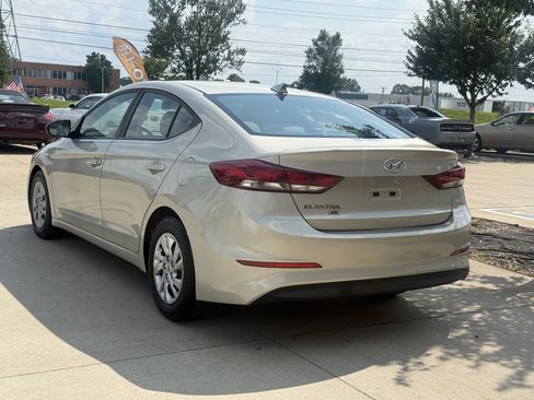 Used 2017 Hyundai Elantra SE FWD image 5