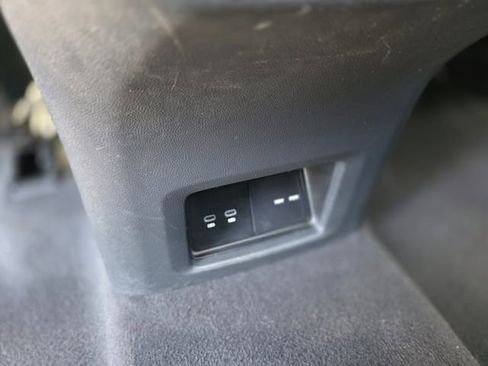 Used 2024 Volkswagen Atlas SE FWD image 21