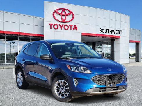 Used 2022 Ford Escape SE image 1