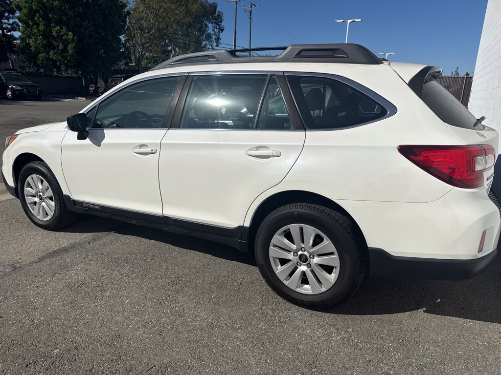 Used 2017 Subaru Outback 2.5i AWD/4WD image 2
