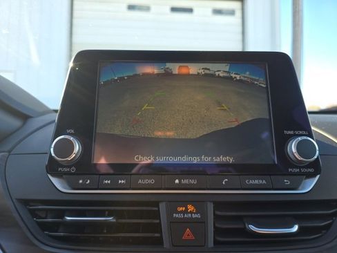 Used 2024 Nissan Altima 2.5 SV image 18