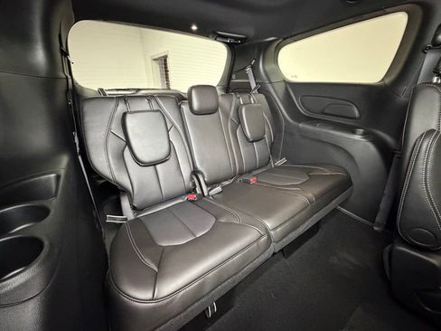 New 2026 Chrysler Pacifica Select image 9
