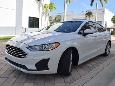 Used 2020 Ford Fusion SE FWD image 2