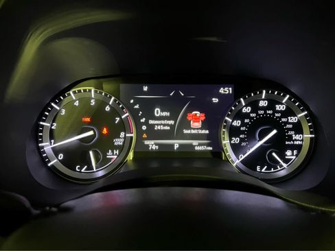 Used 2022 Toyota Highlander XLE AWD/4WD image 18
