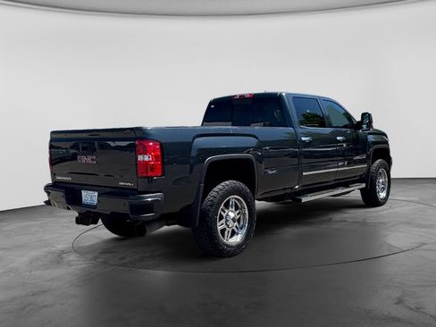 Used 2017 GMC Sierra 3500 Denali w/ Duramax Plus Package AWD/4WD image 10